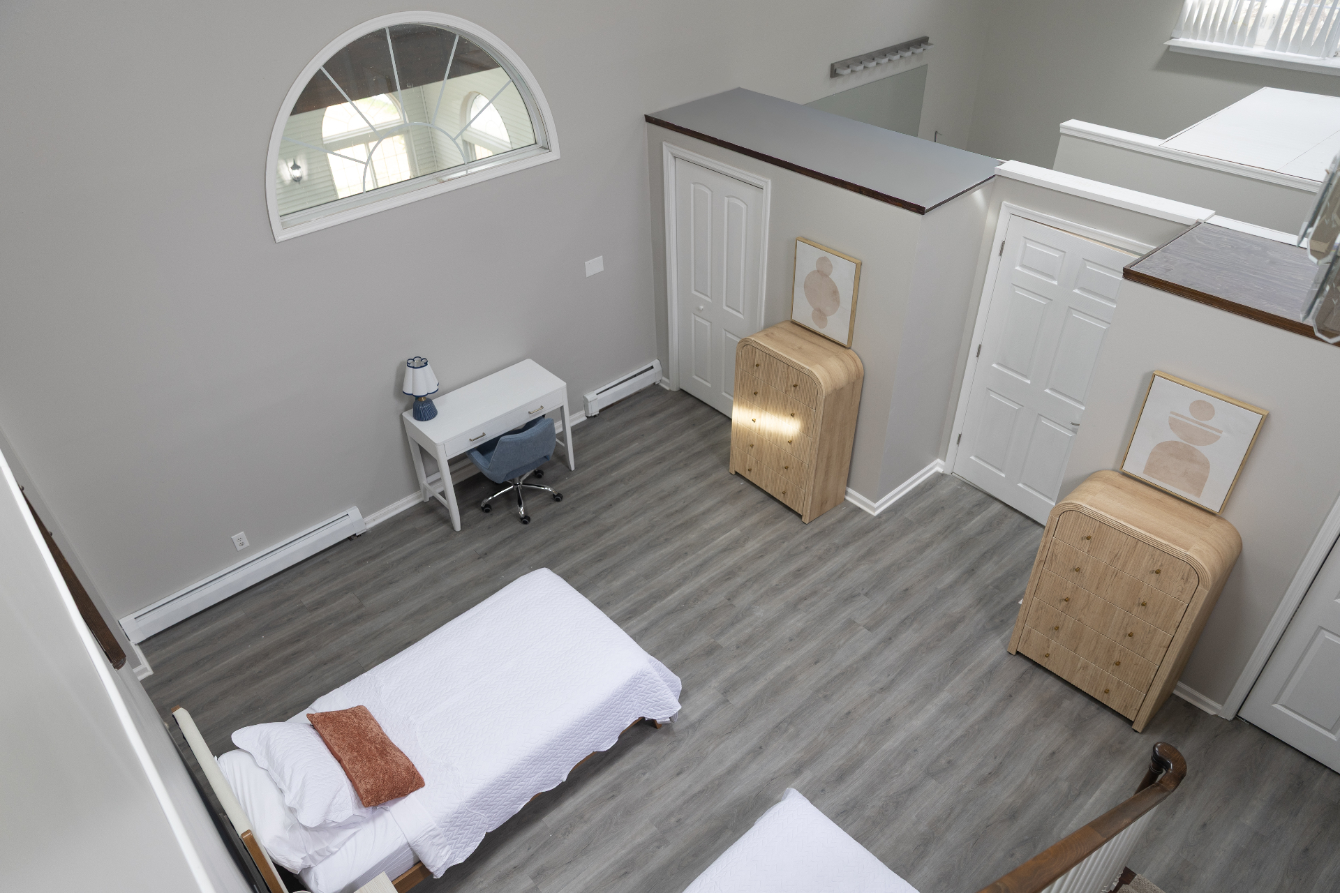 High-ceiling bedroom with arched window